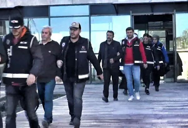 fetoculere-yapilan-gazi-turgut-aslan-operasyonunda-219-kisi-tutuklandi-1666600677318.jpg FETÖ'cülere yapılan Gazi Turgut Aslan Operasyonu'nda 219 kişi tutuklandı! Teröre para aktarırken görüntülenmişlerdi - 1