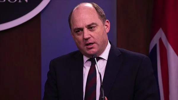 İngiltere’de büyük şok! Savunma Bakanı Wallace istifa etti