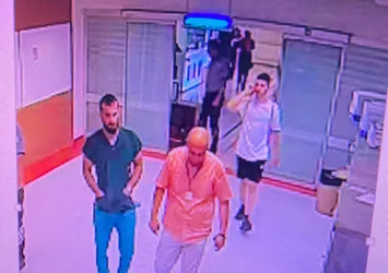 Önlük giyip boynuna stetoskop taktı! İnşaat işçisinin doktorculuk oyunu kısa sürdü