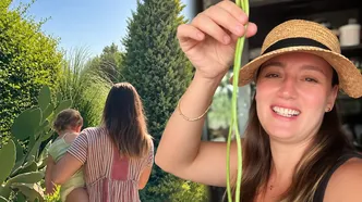 Gizem Karaca doğayla iç içe yaşıyor, kendi yetiştirdiği ürünleri kızı Leyla Yaz’a tattırıyor
