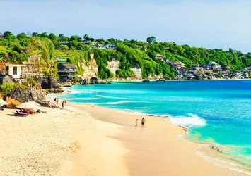 Okula gidiyorum diye evden çıktı Bali'de tatil yaptı