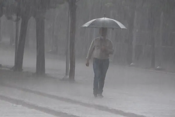 Meteoroloji ve AFAD'dan peş peşe uyarılar! İstanbul'da sağanak etkili oluyor | Bugün hava nasıl olacak? Turuncu ve sarı kodlu uyarılar - 10