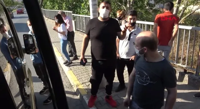 İstanbul’da minibüsten 37 yolcu çıktı! Polise söylediği söz ağızları açık bıraktı - 1