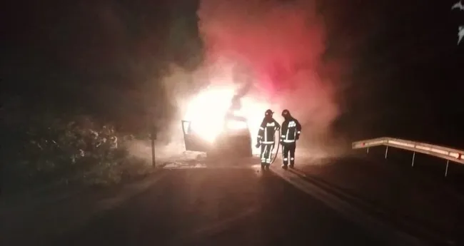 Bursa’da bir gün önce aldığı araba seyir halindeyken alev alev yandı - 3