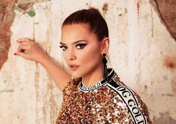 Demet Akalın Manavgat'taki yangında evini kaybeden teyzeye verdiği sözü tuttu
