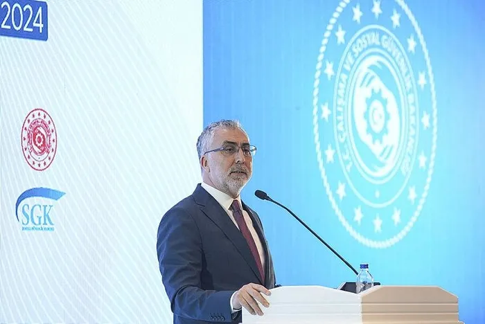calisan-anneye-destek-paketine-rekor-basvuru-bakan-vedat-isikhan-sayiyi-acikladi-1717578759095.jpeg Çalışan anneye destek paketine rekor başvuru! Bakan Vedat Işıkhan sayıyı açıkladı - 1