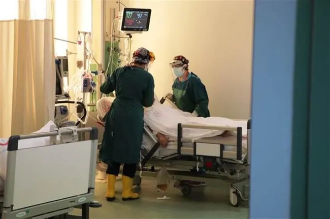 Bilim Kurulu Üyesi Prof. Dr. Ateş Kara: Virüsün canlı kalma süresi 10 kat arttı - 4