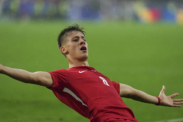 Kylian Mbappe’den flaş Arda Güler yorumu: Onu pek tanımıyorum ama... | Tüm Real Madrid takımı maçını izledi