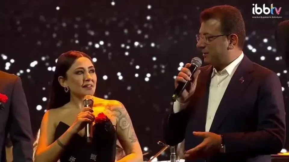 İmamoğlu’ndan manidar şarkı seçimi: Atatürk anmasında ’Uzun İnce Bir Yoldayım’ı seslendirdi