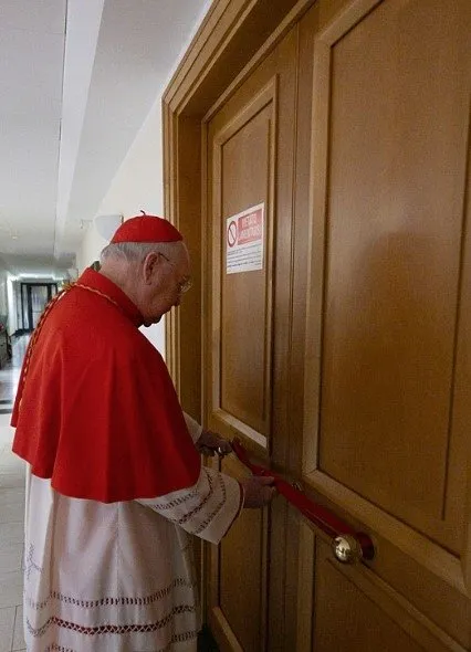 Vatikan Papa Francis’in tabuttaki görüntülerini paylaştı: Çarpıcı görüntüler...