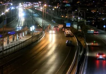 İstanbullular dikkat! Haliç Köprüsü'nün Kadıköy yönü trafiğe kapatıldı