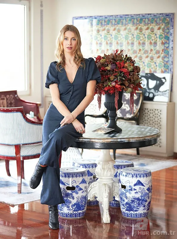 Sahnede fenalaşan Tuba Ünsal’ın bilinci kapandı! Apar topar hastaneye kaldırıldı 10