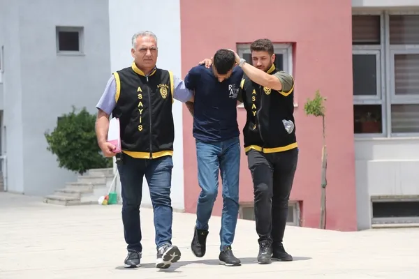 cocuk-yastaki-kiza-fuhus-yapmaya-gitti-hayatinin-sokunu-yasadi-akilalmaz-tuzak-1657782894057.jpg Çocuk yaştaki kıza fuhuş yapmaya gitti! Hayatının şokunu yaşadı: Akılalmaz tuzak - 1
