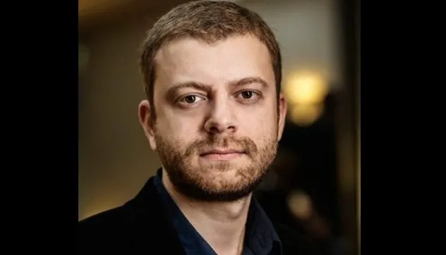 chpde-kazan-kayniyor-kilicdaroglu-imamoglu-kanatlarinda-tukurme-polemigi-kamu-kaynagini-yagmalayan-ahlaksizlar-1748285389412.jpg Akademisyen Emrah Gülsunar