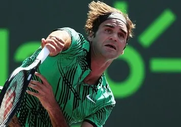 Federer'in bileği bükülmüyor