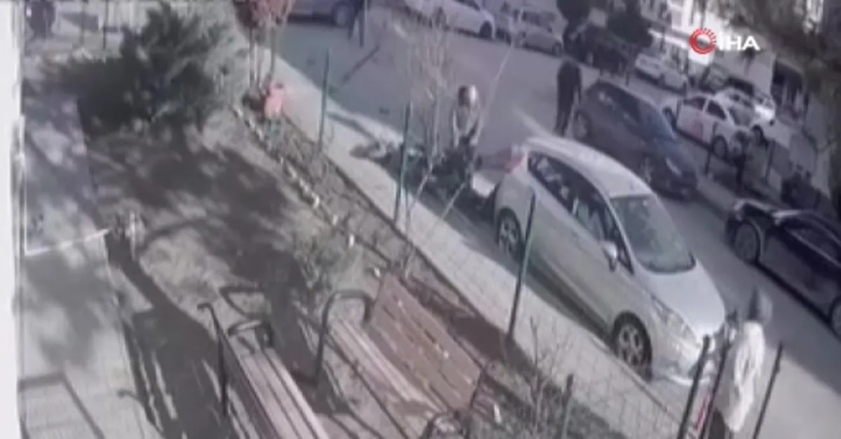 Ankara'da otomobil sürücüsü motosiklete çarptı