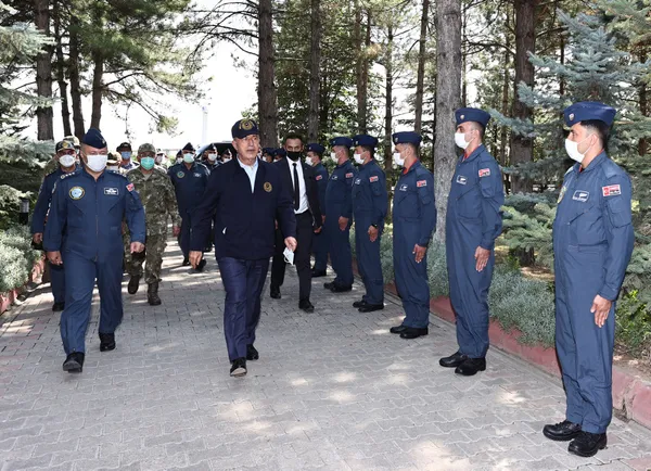 Son dakika: Yeni uçuş eğitim yılı başladı! Milli Savunma Bakanı Hulusi Akar kokpitte