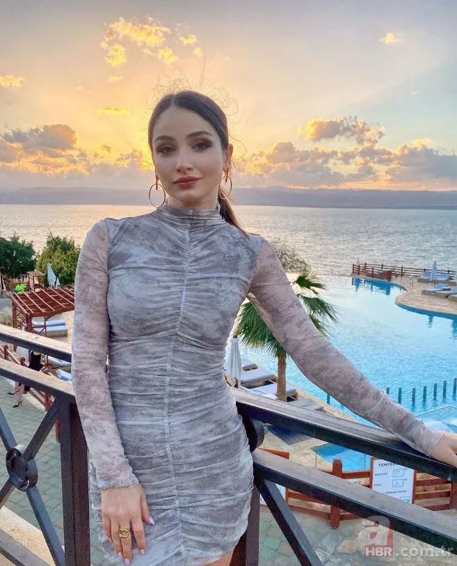 Emine Ün 18 yaşındaki kızının gölgesinde kaldı! Güzelliğiyle hayran bıraktı 23