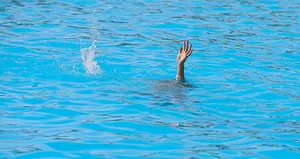 Denize giren genç adam boğularak yaşamını yitirdi