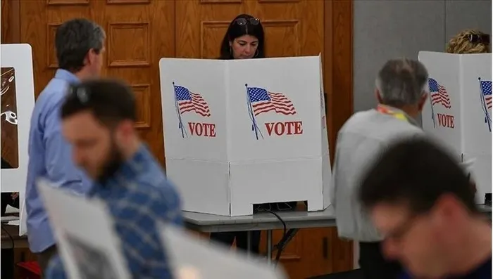 abdde-baskanlik-secimleri-oy-kullanma-islemi-basladi-1726944549544.jpeg ABD'de başkanlık seçimleri heyecanı! 3 eyalette erken oy kullanma işlemi başladı - 1