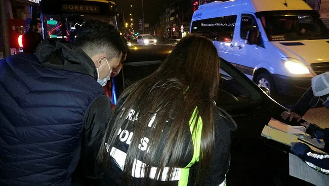 Bursa’da kısıtlamada alkollü yakalan sürücü annesinin duymasından korktu - 1