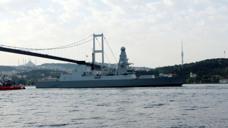 Karadeniz'de flaş hamle! Savaş gemileri peş peşe harekete geçti