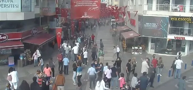 İzmir’deki deprem anından yeni görüntü! Araçlarını bırakıp kaçtılar