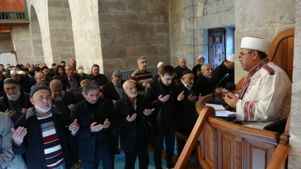 Türkiye'de kuraklık tehlikesi! Cuma namazı sonrası ülke genelinde yağmur duası yapıldı