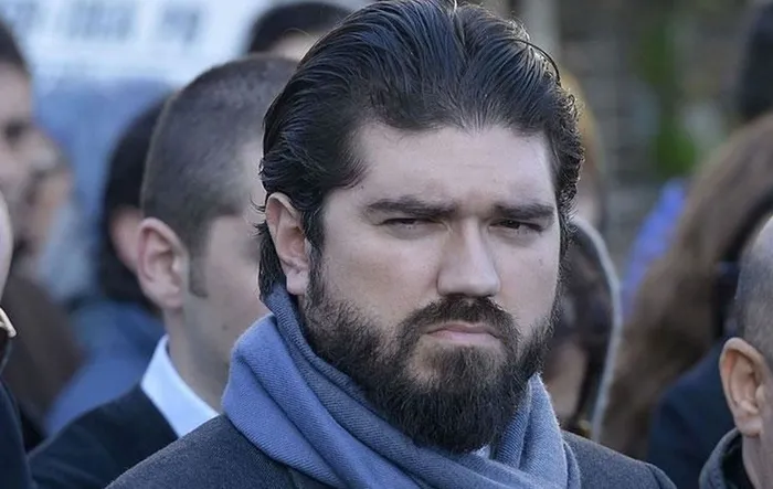 chpye-kayyum-iddiasi-sonrasi-rasim-ozan-kutahyali-gozaltinda-1744894930434.jpeg Başsavcılık, Kütahyalı hakkında 'Halkı yanıltıcı bilgiyi alenen yayma' suçundan re'sen soruşturma başlatmıştı. (AA)