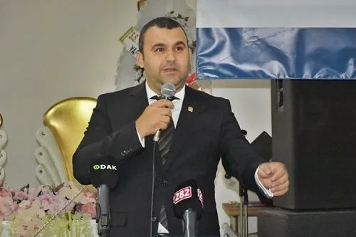 19 Mayıs töreninde skandal olay! CHP’li başkan el hareketi çekti