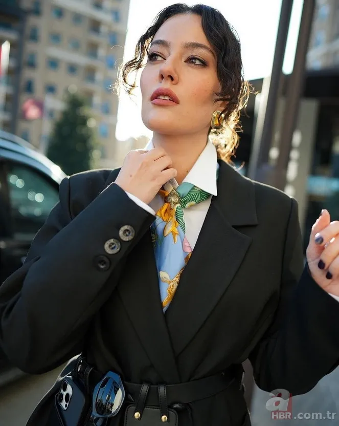 Yalı Çapkını'nın Diyar'ı Pelin Akil bakın kaç yaşındaymış! Meğerse Mert Ramazan Demir'den... 4