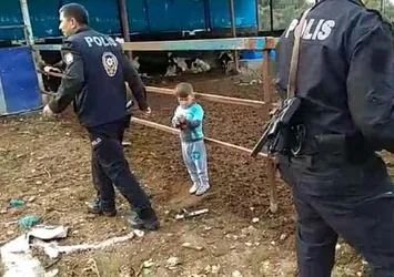 Osmaniye'de babalarının çite bağladığı 2 çocuğu polis kurtardı