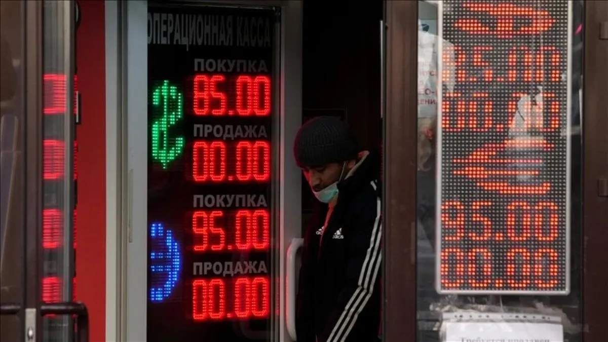 Rusya'da nakit dolar ve avro çekimine yönelik kısıtlamalar uzatıldı