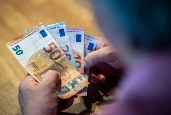 Almanya Maliye Bakanı ne yapacağını şaşırdı! Öğrencilerin tepkisi şoke etti