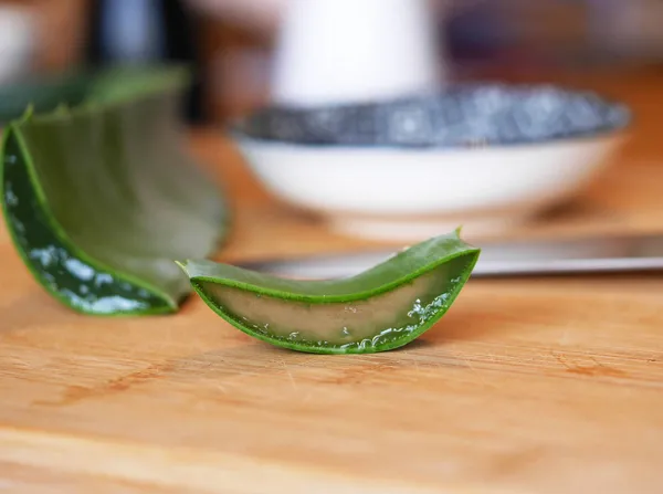 1708005832200.jpg Meğer çok faydalıymış! Evde Aloe vera bakmanız için 7 neden! - 2