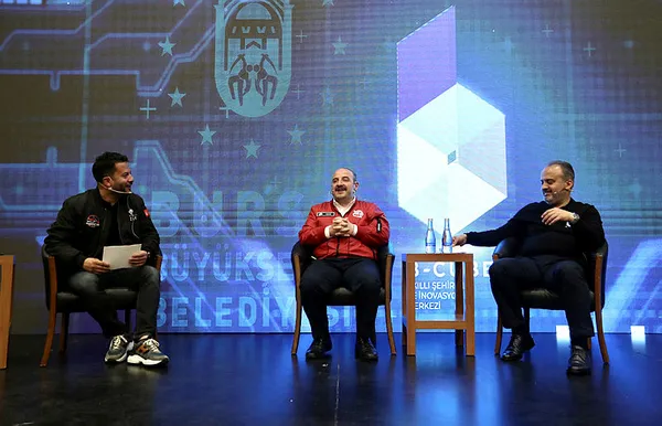 Bakan Varank’tan 7’liye tepki: Lafa gelince milletten yana oluyorlar