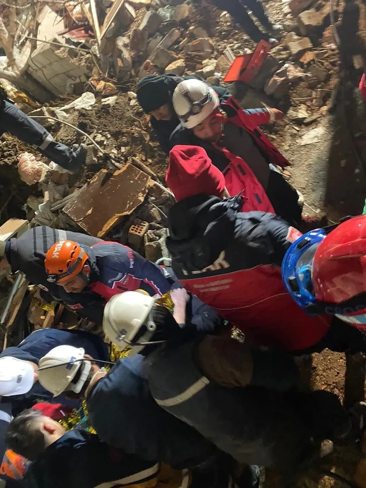 5. günde gelen mucizeler! Deprem bölgelerinde zamanla yarış devam ediyor