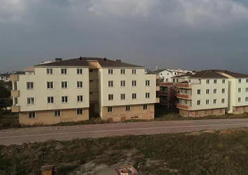 24 daireyi 50 kişiye satan müteahhit kaçtı