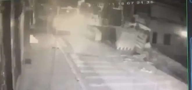 Avcılar'da inşaatın temel duvarı çöktü! O anlar kamerada