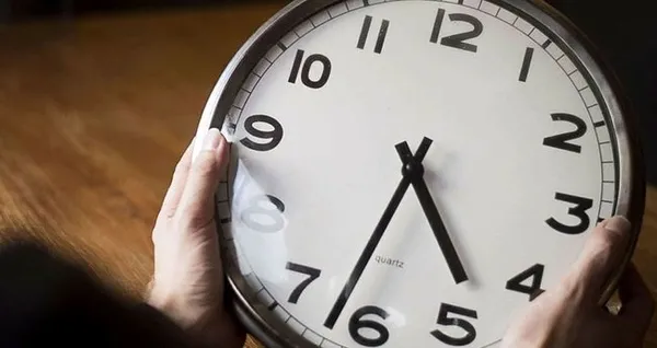 Türkiye ve Avrupa ülkelerinin ardından ABD’de de kalıcı yaz saati uygulaması başlıyor! Berat Albayrak Türkiye’deki öncüsü olmuştu