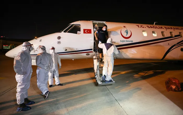 Türkiye vatandaşını yalnız bırakmıyor! Tanzanya'da koronavirüse yakalanan 3 Türk İstanbul'a getirildi - 2