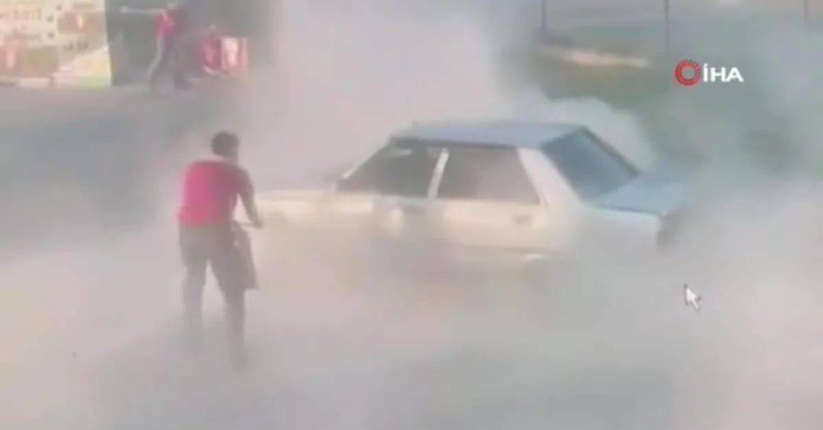 Tuzla'da otomobilde patlama anı kamerada