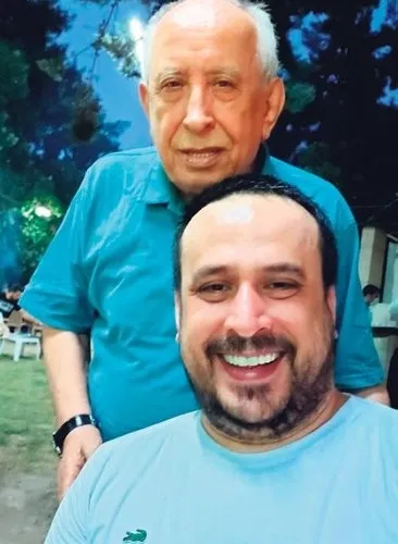 Ödüllü Prof. Dr. Mehmet Zahmakıran’ın vatan sevdası! Babasını dinledi Türkiye kazandı!