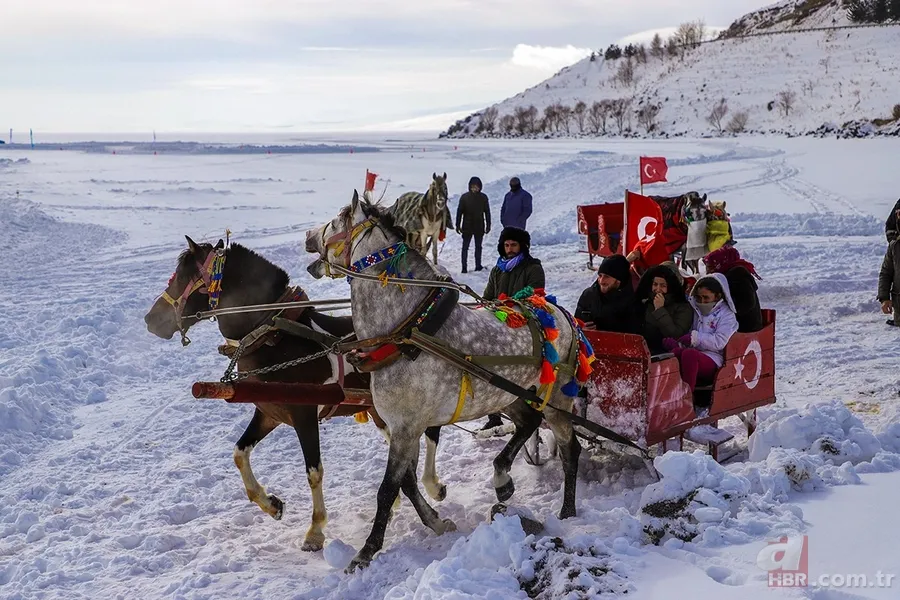 Çıldır Gölü ilgi odağı oldu! Turistler atlı kızağa hayran kaldı 3