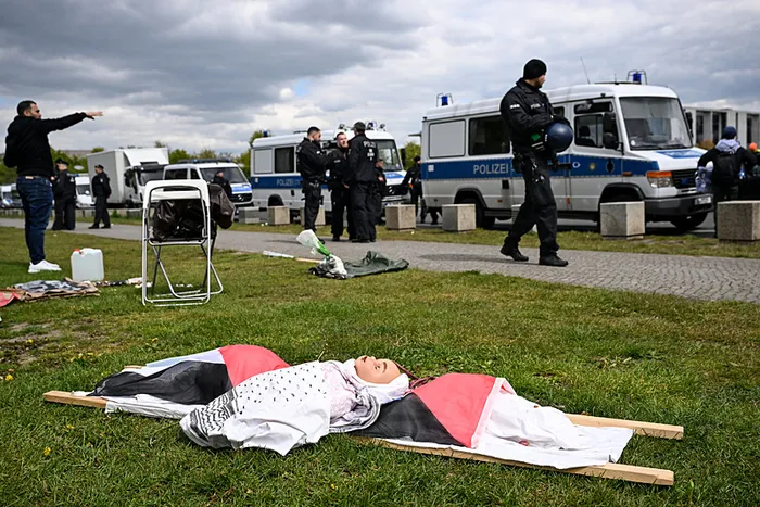 ABD’de büyüyen Gazze protestoları Avrupa’ya sıçradı! Almanya ve Fransa’da gençler gözaltına alındı! Polisler çadırları zorla söktü...
