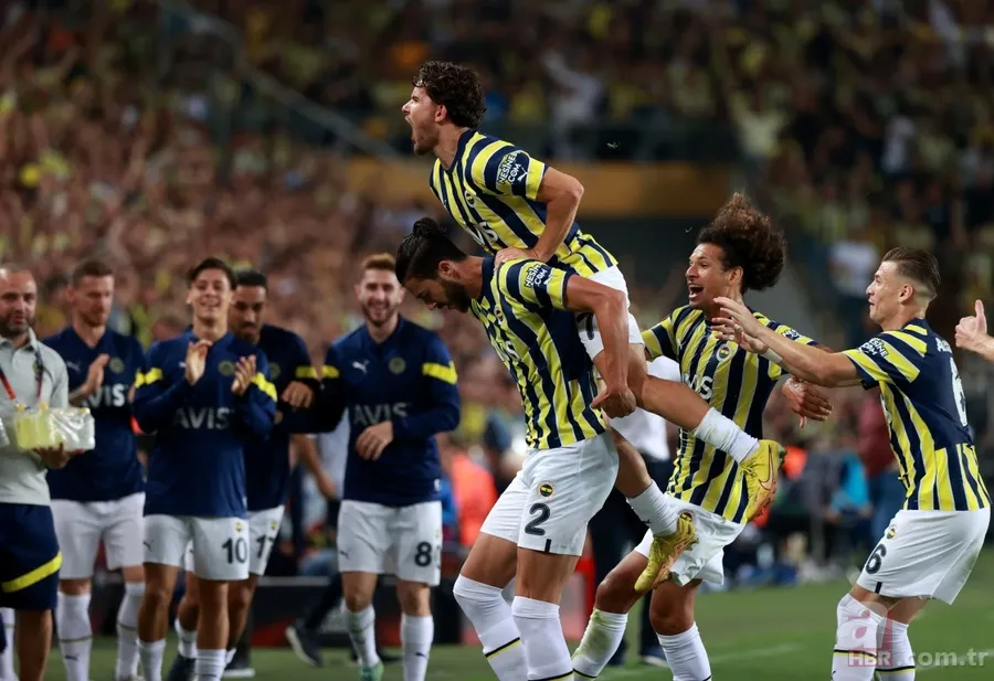 Dinamo Kiev maçında Fenerbahçe taraftarından anlamlı koreografi 17