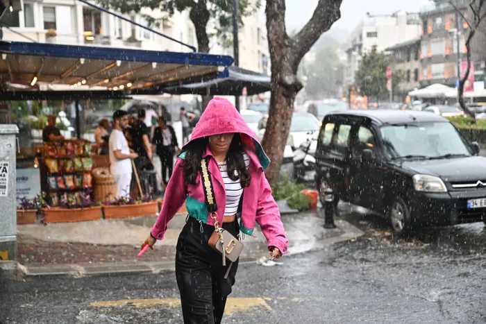 sicakliklar-6-derece-azaliyor-istanbul-ve-o-illerde-yasayanlar-dikkat-1726466349797.jpg Meteoroloji uyardı: Sıcaklıklar 6 derece azalıyor! İstanbul ve o illerde yaşayanlar dikkat - 3