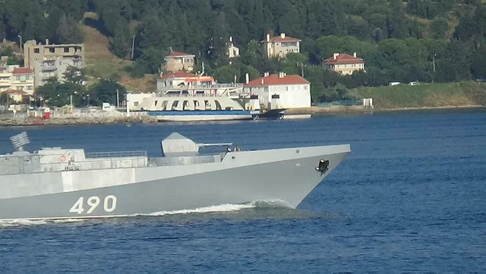 Son dakika: Rus savaş gemisi Çanakkale Boğazı'ndan geçti - 1