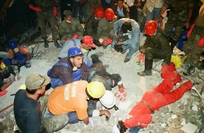 17 Ağustos Marmara Depremi'nin 22. yılı! Acı dolu kareler