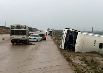 AK Parti otobüsü kaza yaptı: 3 ölü